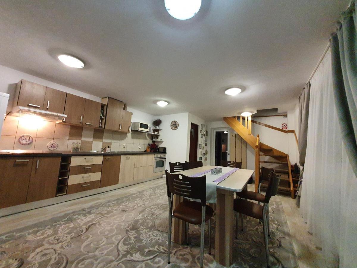 Casa Lucky Hotell Rîşnov Eksteriør bilde