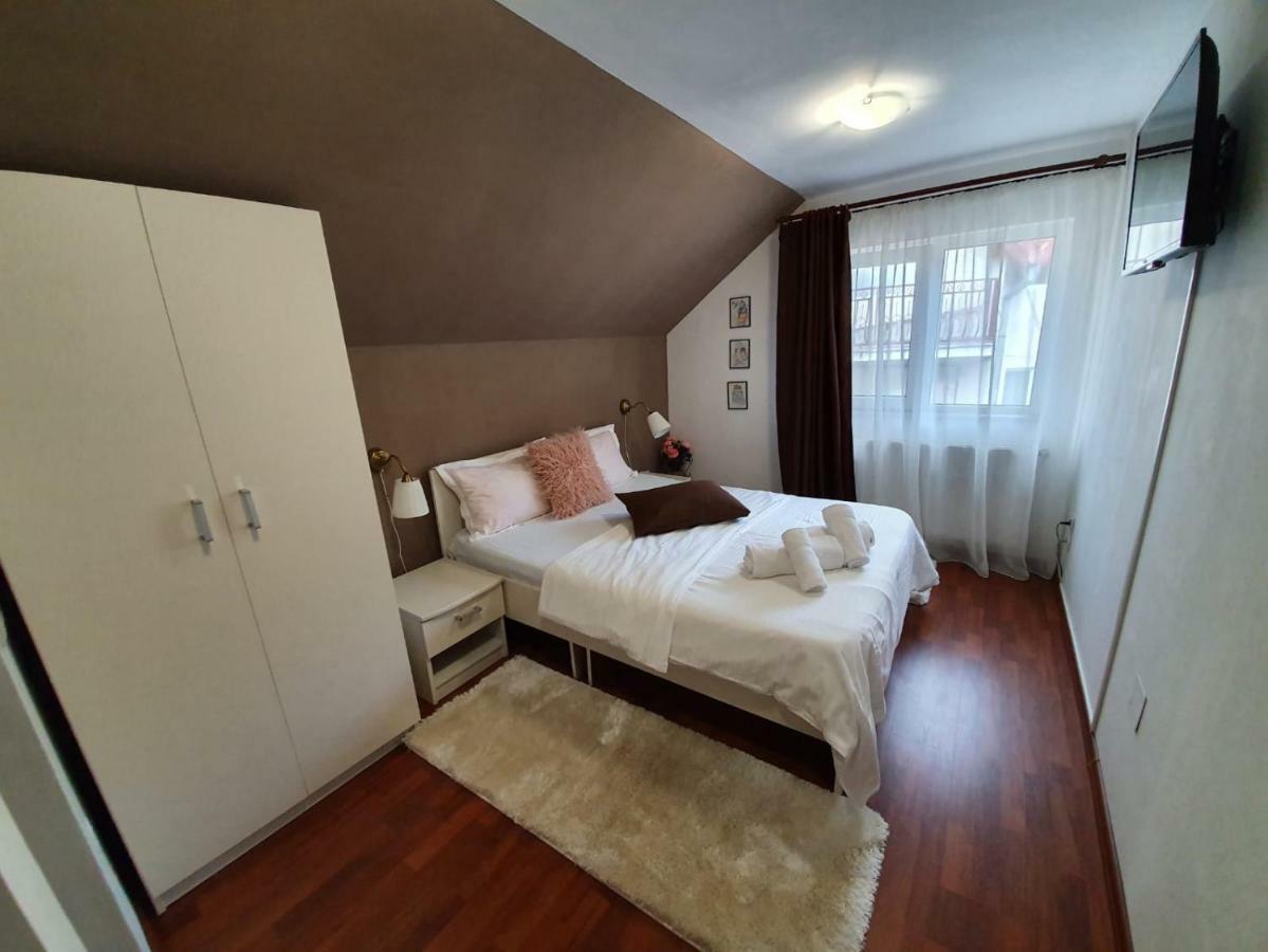 Casa Lucky Hotell Rîşnov Eksteriør bilde