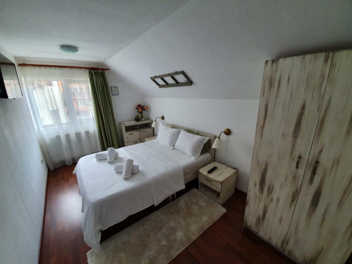 Casa Lucky Hotell Rîşnov Eksteriør bilde