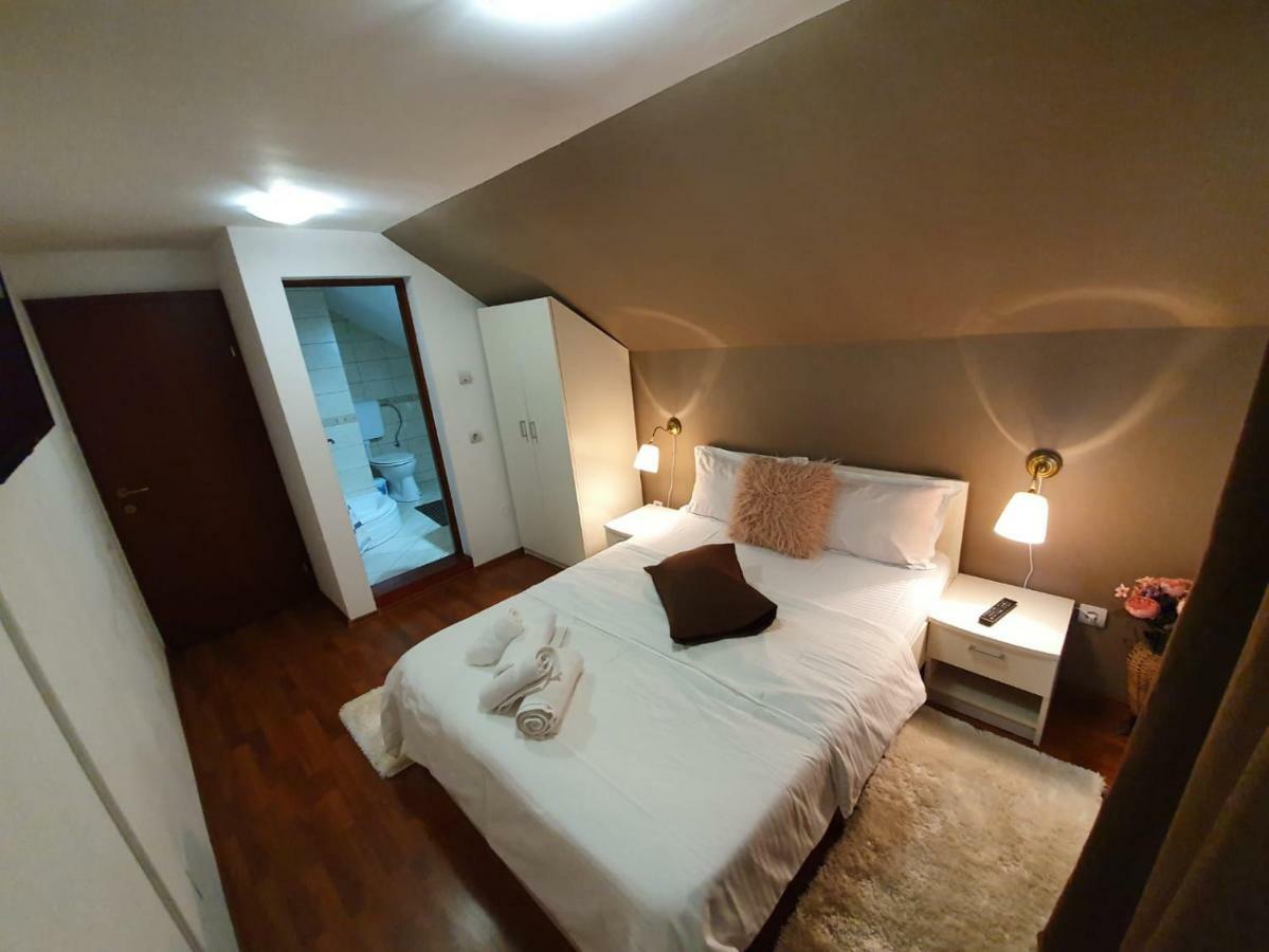 Casa Lucky Hotell Rîşnov Eksteriør bilde