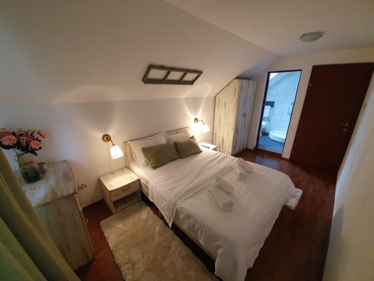 Casa Lucky Hotell Rîşnov Eksteriør bilde