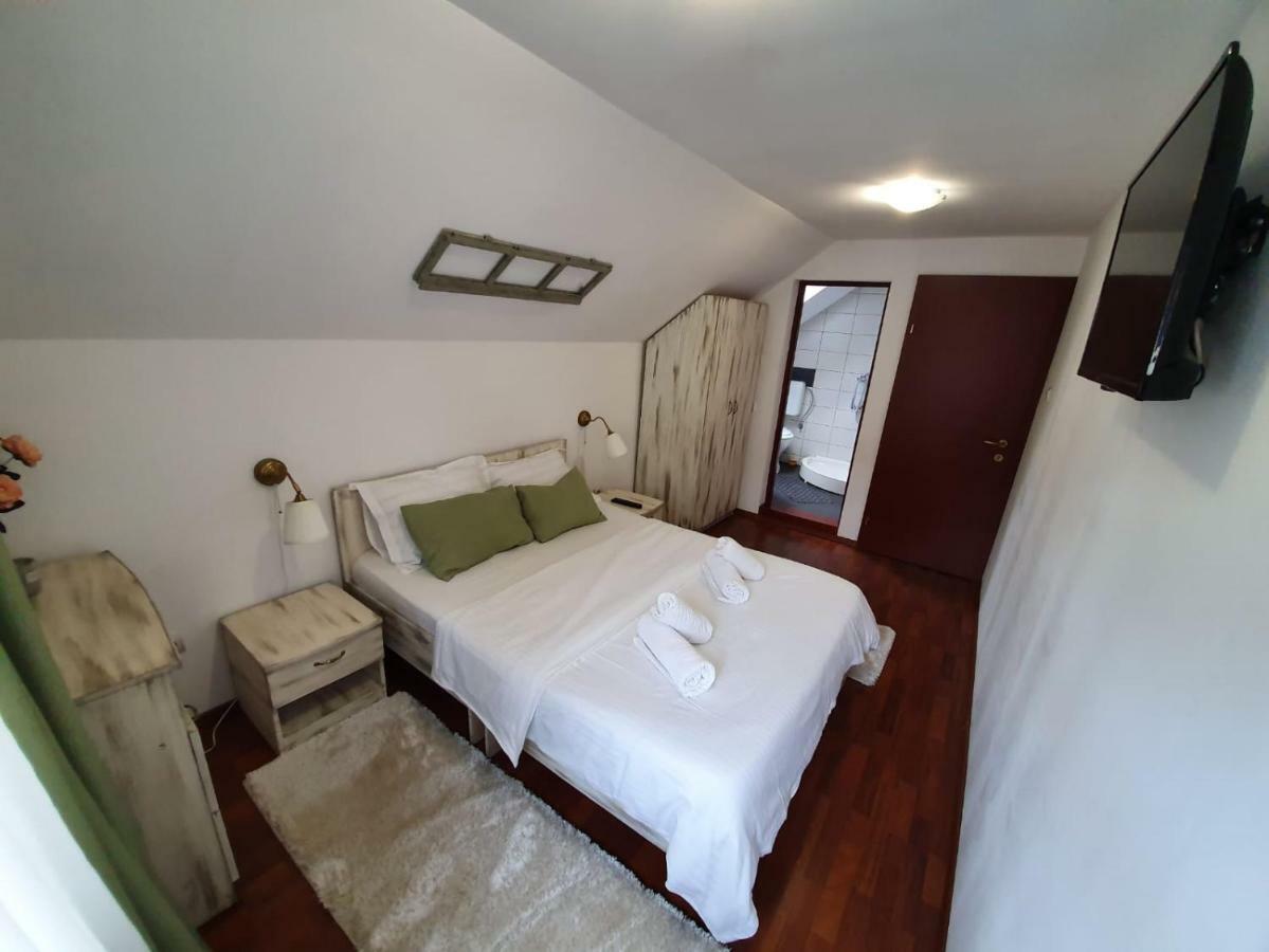Casa Lucky Hotell Rîşnov Eksteriør bilde