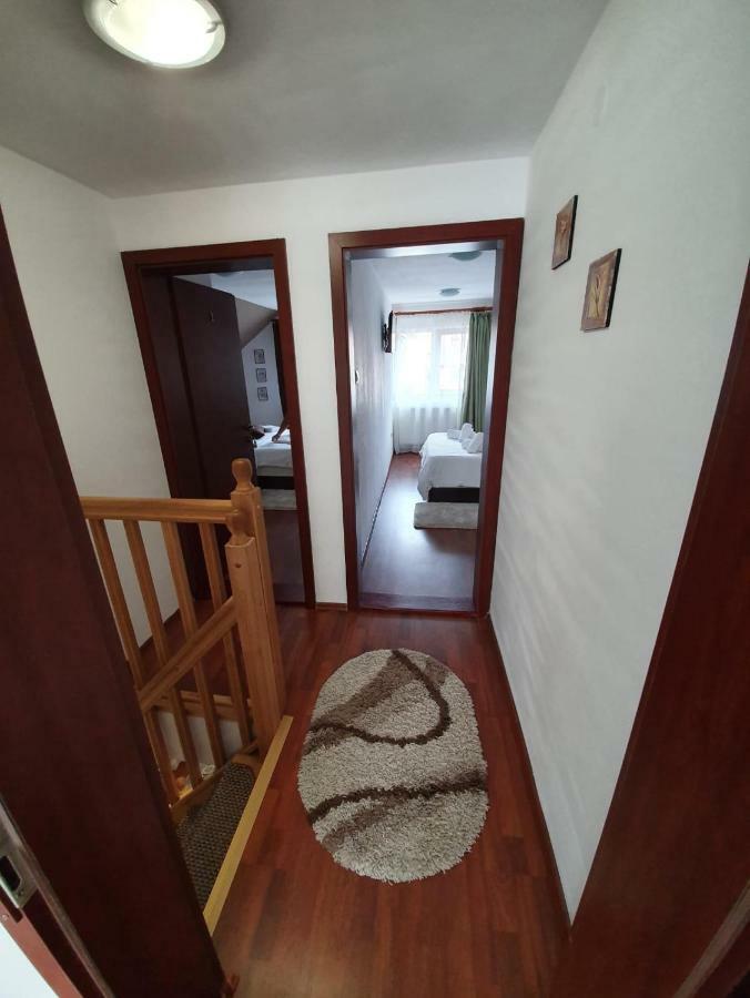 Casa Lucky Hotell Rîşnov Eksteriør bilde
