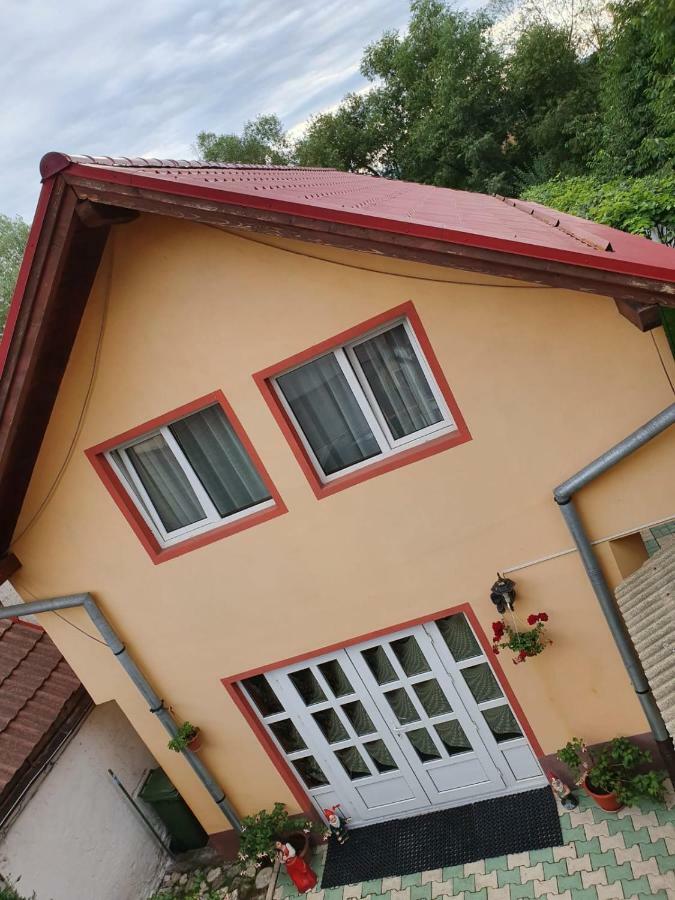 Casa Lucky Hotell Rîşnov Eksteriør bilde